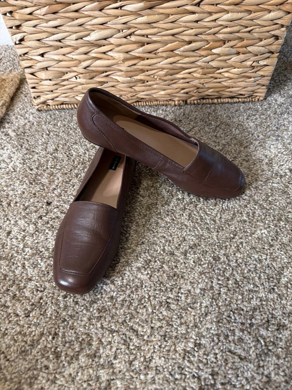 Array, brown leather flats 7.5 N 716